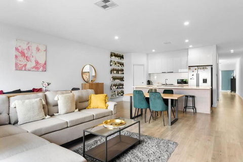 Mellow&Modernized Townhouse-3Beds-Quiet-Anzac Hwy - Pubs and Clubs 0