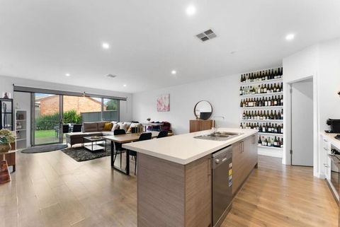 Mellow&Modernized Townhouse-3Beds-Quiet-Anzac Hwy - Pubs and Clubs 3