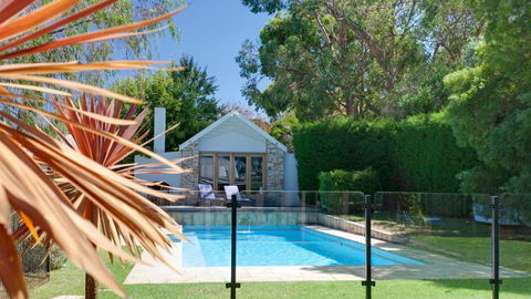 Merricks North Retreat - Pubs and Clubs 3