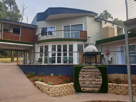 Merry Mary - Pubs and Clubs 0