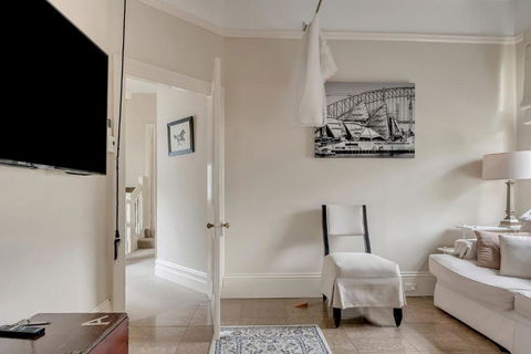 Mesmerising 3BR Home Cinema Room Spa Bath - Pubs and Clubs 3