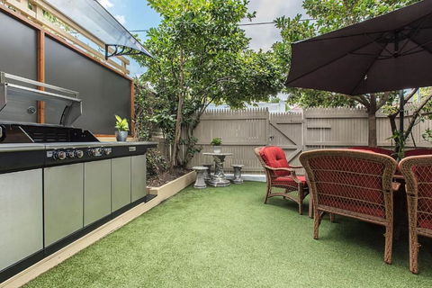 Mesmerising 3BR Home Cinema Room Spa Bath - Pubs and Clubs 0