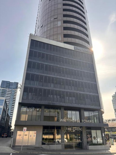 Metropolitan Oasis - Pubs and Clubs 1