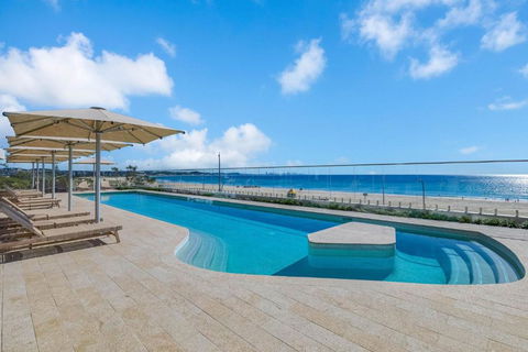 Miles At Kirra Point 303 - Pubs and Clubs 2