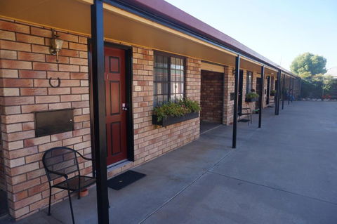 Miles Outback Motel - Pubs and Clubs 0