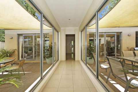 Mill House In Central Bright - Pubs and Clubs 1