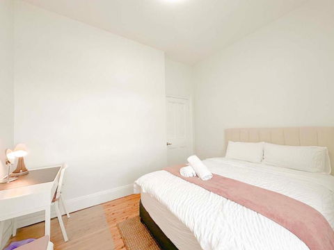 Millers Point Waterview - Pubs and Clubs 1