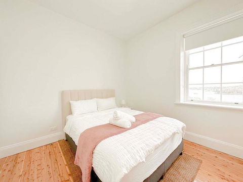 Millers Point Waterview - Pubs and Clubs 2