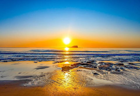 Marcoola Surf Air Hotel Room 2515 - Pubs and Clubs 1