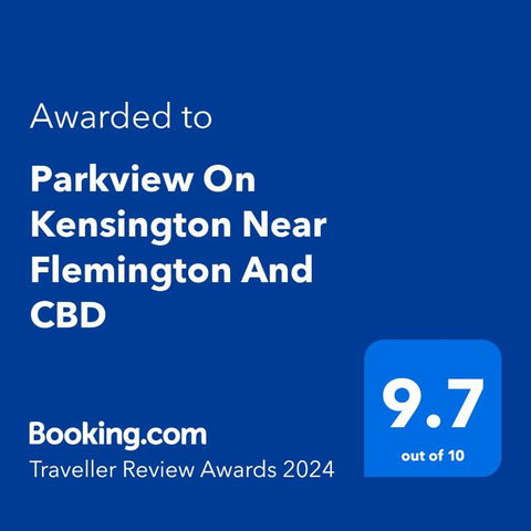 Melbourne Inner City Holiday Home Near CBD & Flemington - Pubs and Clubs 1