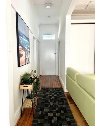 Mascot Guesthouse 5 Mins To Airports 17 Mins To CBD - Pubs and Clubs 0