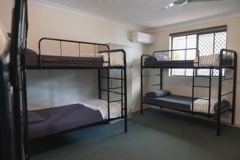 Maxmee Backpackers Resort - Pubs and Clubs 1