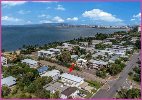 Meander To The Strand On McKinley - Pubs and Clubs 1