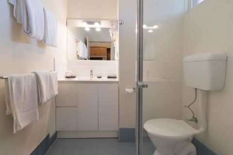 Moe Parklands Motel - Pubs and Clubs 3