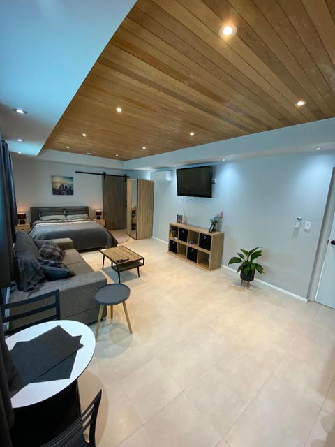 Mindarie Beachside Studio - Pubs and Clubs 0