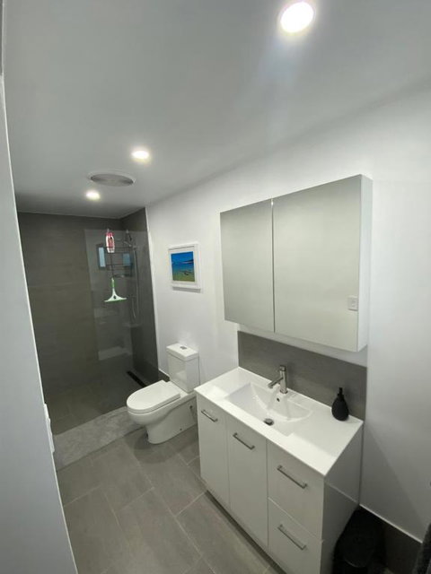 Mindarie Beachside Studio - Pubs and Clubs 1