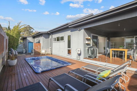 Mingalar - Pubs and Clubs 0