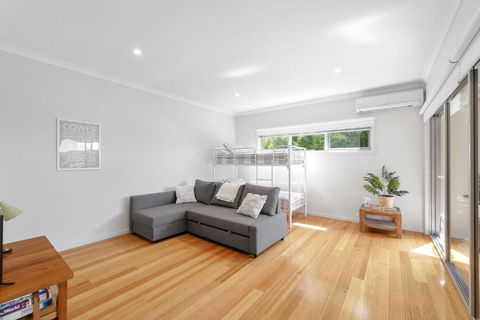 Mingalar - Pubs and Clubs 3