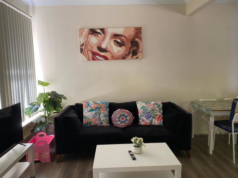 Mitcham Station Home Stay - Go Out 2
