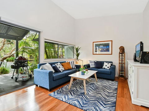 Mobys Resort 08 - Pubs and Clubs 0