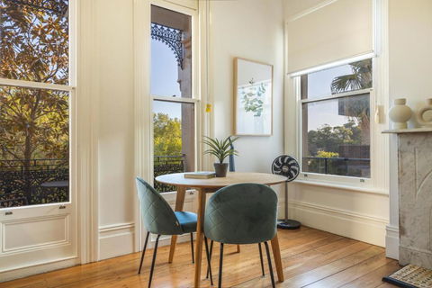 Modern 1-Bed Studio Near Tramsheds - Pubs and Clubs 1