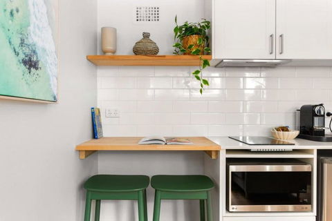 Modern 1-Bed Pad Minutes Away From Coogee Beach - Pubs and Clubs 0
