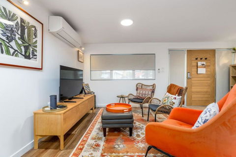 Modern 1BR Home Conveniently Close To Hospitals - Pubs and Clubs 0