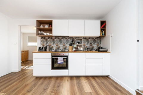 Modern 1BR Home Conveniently Close To Hospitals - Pubs and Clubs 1