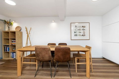 Modern 1BR Home Conveniently Close To Hospitals - Pubs and Clubs 2