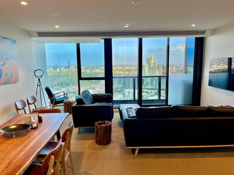 Modern 3 Bedroom Apartment With Amazing Views - Pubs and Clubs 0