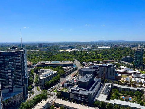 Modern 3 Bedroom Apartment With Amazing Views - Pubs and Clubs 2