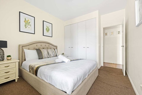 Modern Apt - Free Parking - Convenient Location - Pubs and Clubs 1
