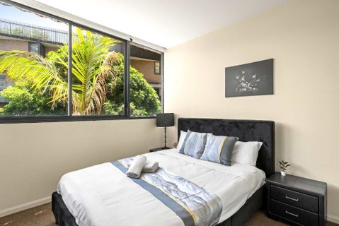 Modern Apt - Free Parking - Convenient Location - Pubs and Clubs 0