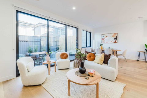 Modern Family Home 3BR In Box Hill North - Pubs and Clubs 0