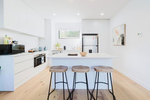 Modern Family Home 3BR In Box Hill North - Pubs and Clubs 3