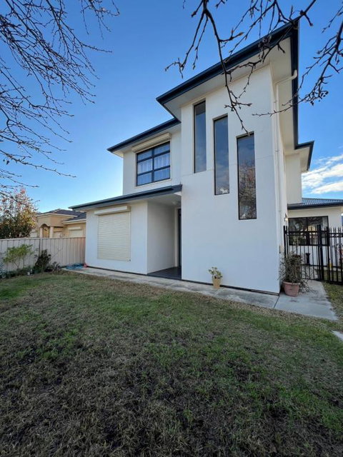 Modern House Between Airport And Sea - Go Out 3