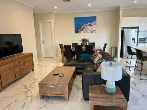 Modern House Between Airport And Sea - Go Out 1