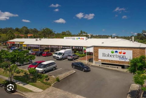 Modern 2 Bedrooms House Close To QEII Hospital & Grifith Uni - Pubs and Clubs 3