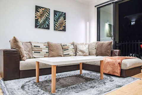 Modern Living 2br Townhouse In Maidstoneoffice - Pubs and Clubs 2
