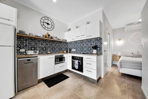 Modern Luxury Studio Apartment - Go Out 0