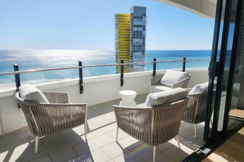 Modern Luxury With Breathtaking Ocean Views - Pubs and Clubs 2