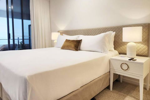 Modern Luxury With Breathtaking Ocean Views - Pubs and Clubs 3