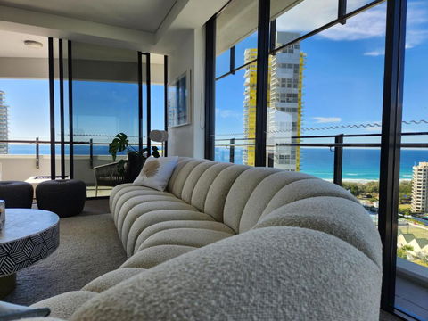 Modern Luxury With Breathtaking Ocean Views - Pubs and Clubs 1