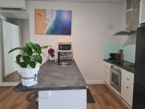 Modern Studio In Heart Of Mooloolaba - Pubs and Clubs 1