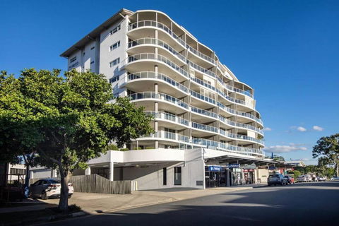 Modern Studio In Heart Of Mooloolaba - Pubs and Clubs 2