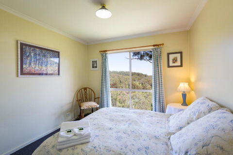 Moffat Falls Cottage Overlooking Waterfalls And Mountains - Pubs and Clubs 3
