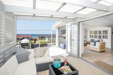 Mollymook At The Beach - Pubs and Clubs 0