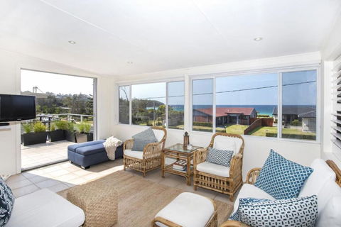 Mollymook At The Beach - Pubs and Clubs 1