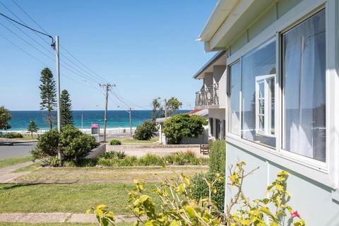 Mollymook Beach View - Pubs and Clubs 2