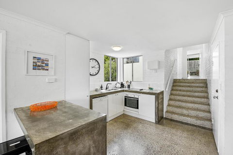 Moments From The Beach, Sunrise Beach - Pubs and Clubs 3